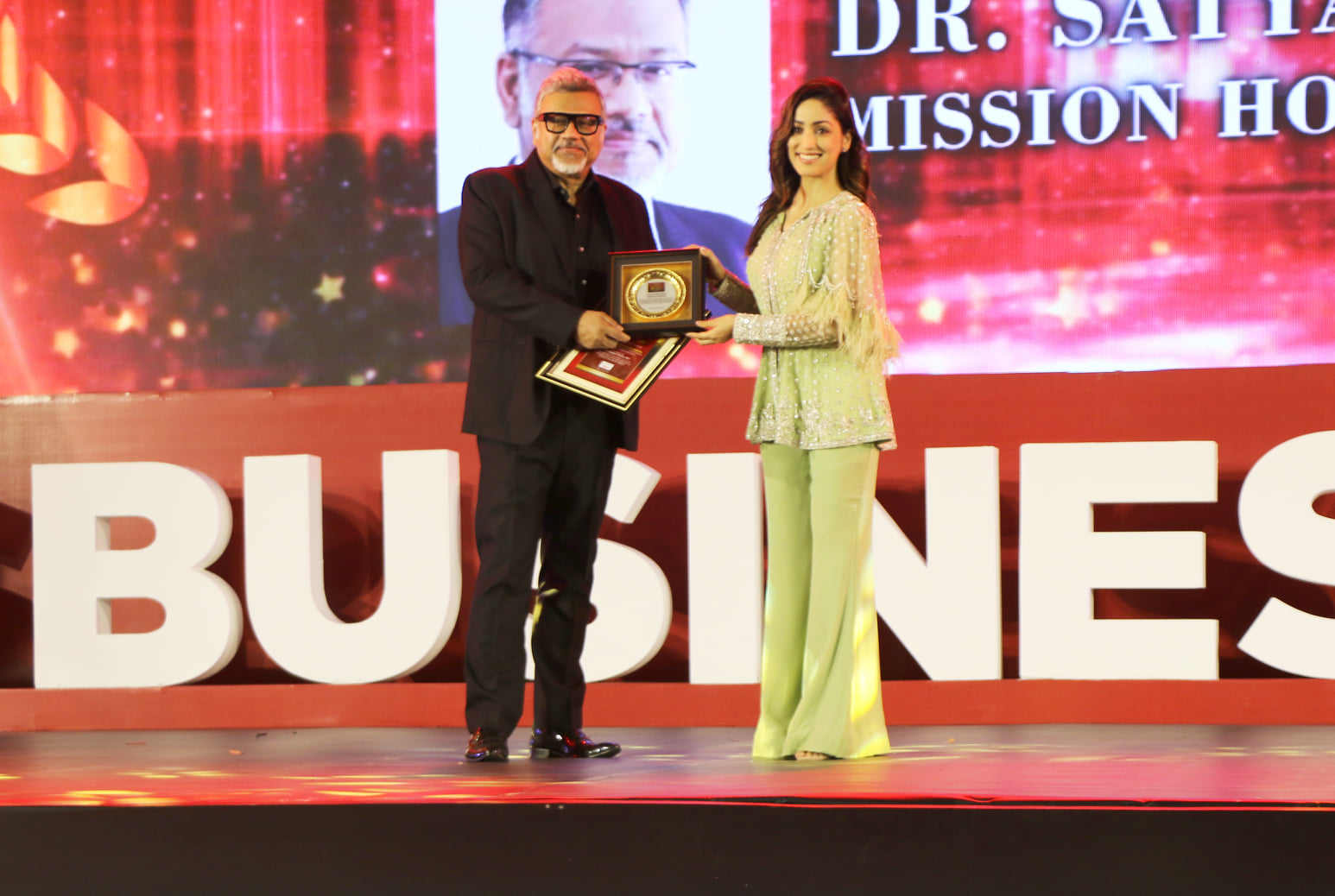 Dr. Satyajit Bose was awarded in the Times Lifetime Achievement Award for his contribution in the field of Cardiology and Cardiac Surgery